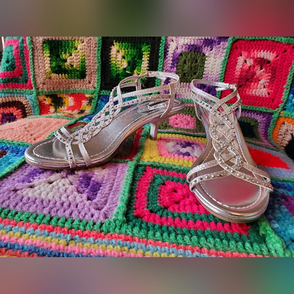 Unlisted By Kenneth Cole Metallic Silver Strappy Kitten Heel Size 8